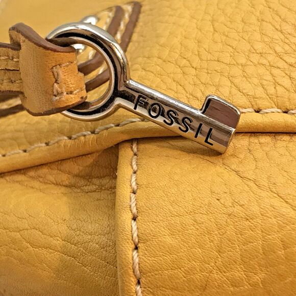 Vintage Fossil Mustard Pebbled Leather Shoulder Bag with Key ZB9961 Authentic - Picture 2 of 11